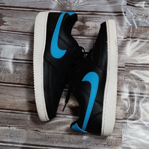 Nike shoes - Picture 2 of 5